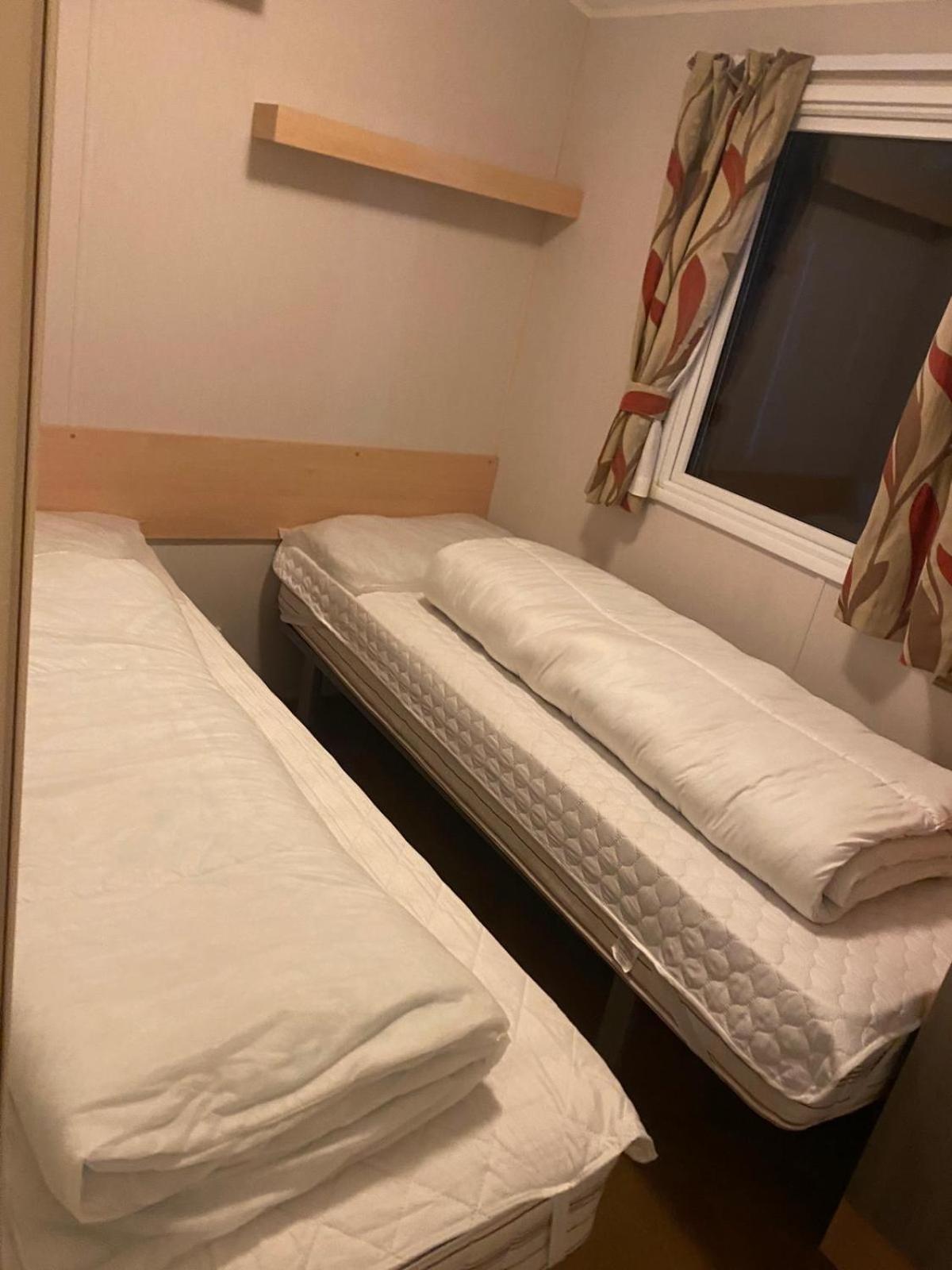 Great 8 Berth Caravan For Hire At Seawick Holiday Park In Essex Ref 27227Sw Клактон-он-Си Экстерьер фото
