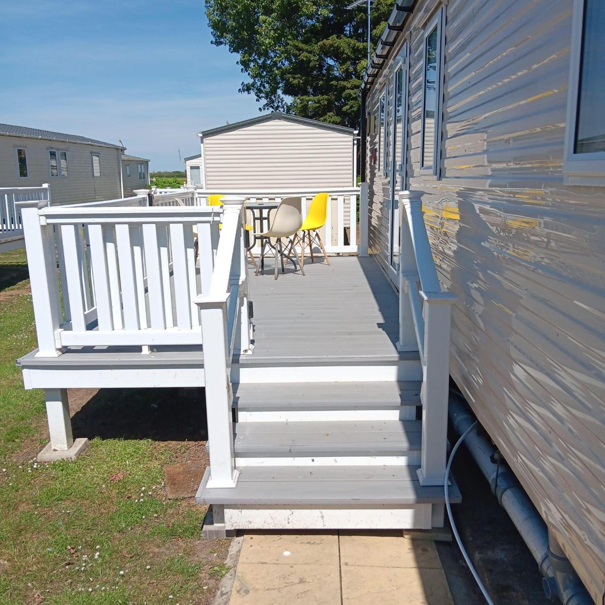 Great 8 Berth Caravan For Hire At Seawick Holiday Park In Essex Ref 27227Sw Клактон-он-Си Экстерьер фото